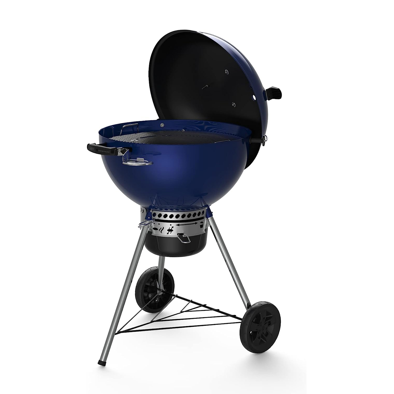 Griglia a carbone blu, coperchio aperto, con ruote e supporto argentato, isolata su bianco.