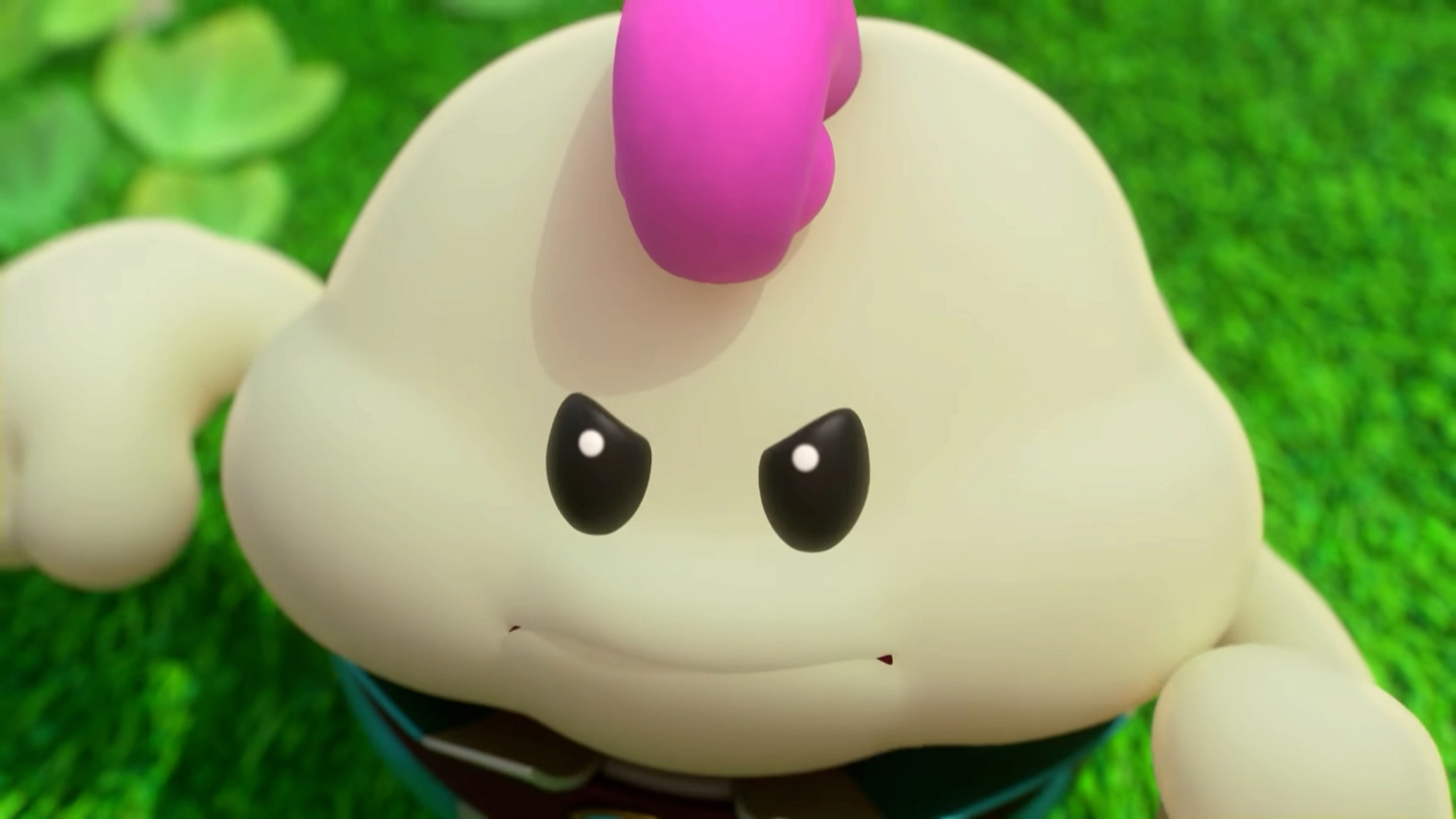 Un personnage de dessin animé avec un corps blanc, une crête rose et une expression en colère, sur un fond vert flou.