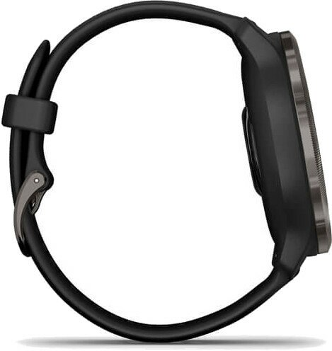 Czarny smartwatch. Widok z boku pokazuje okrągłą tarczę zegarka i czarny pasek. Widoczna srebrna klamra.