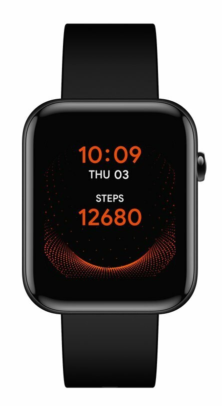 Czarny smartwatch z kwadratowym ekranem wyświetlającym godzinę, kroki i datę. Czarny pasek.