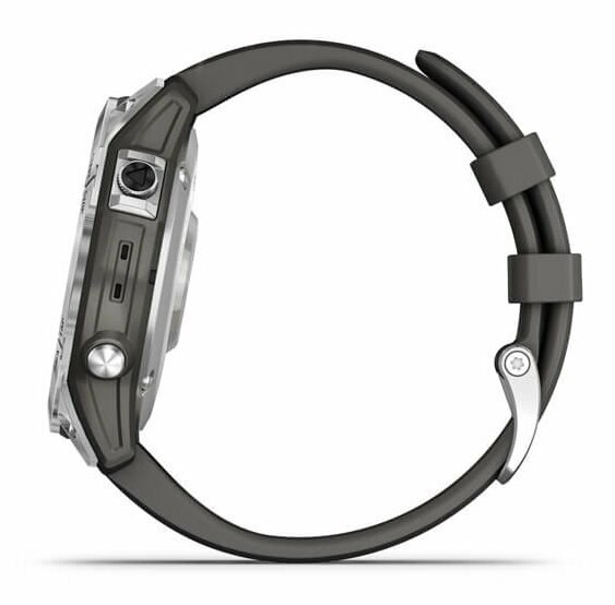 Widok z boku zegarka. Pasek jest szary. Tarcza zegarka ma wyświetlacz i przyciski.