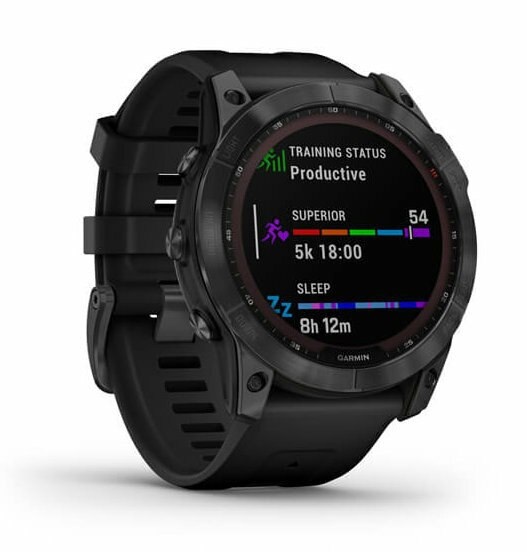 Czarny smartwatch Garmin wyświetlający dane fitness, w tym status treningu i sen.