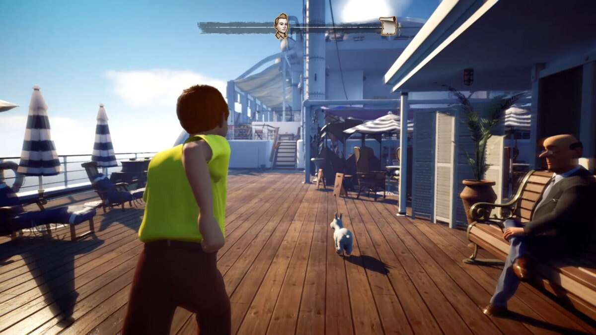 Mężczyzna w żółtej koszuli goni kozę na drewnianym pokładzie. Obecni są inni ludzie.