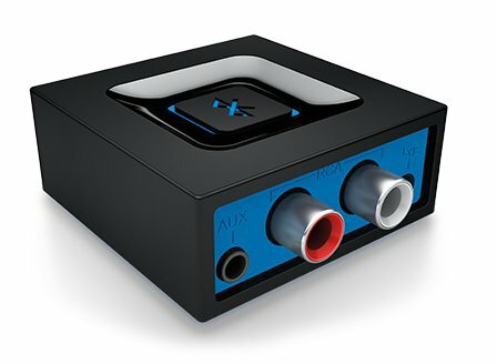 Czarny odbiornik Bluetooth z niebieskimi akcentami, portami RCA i AUX.