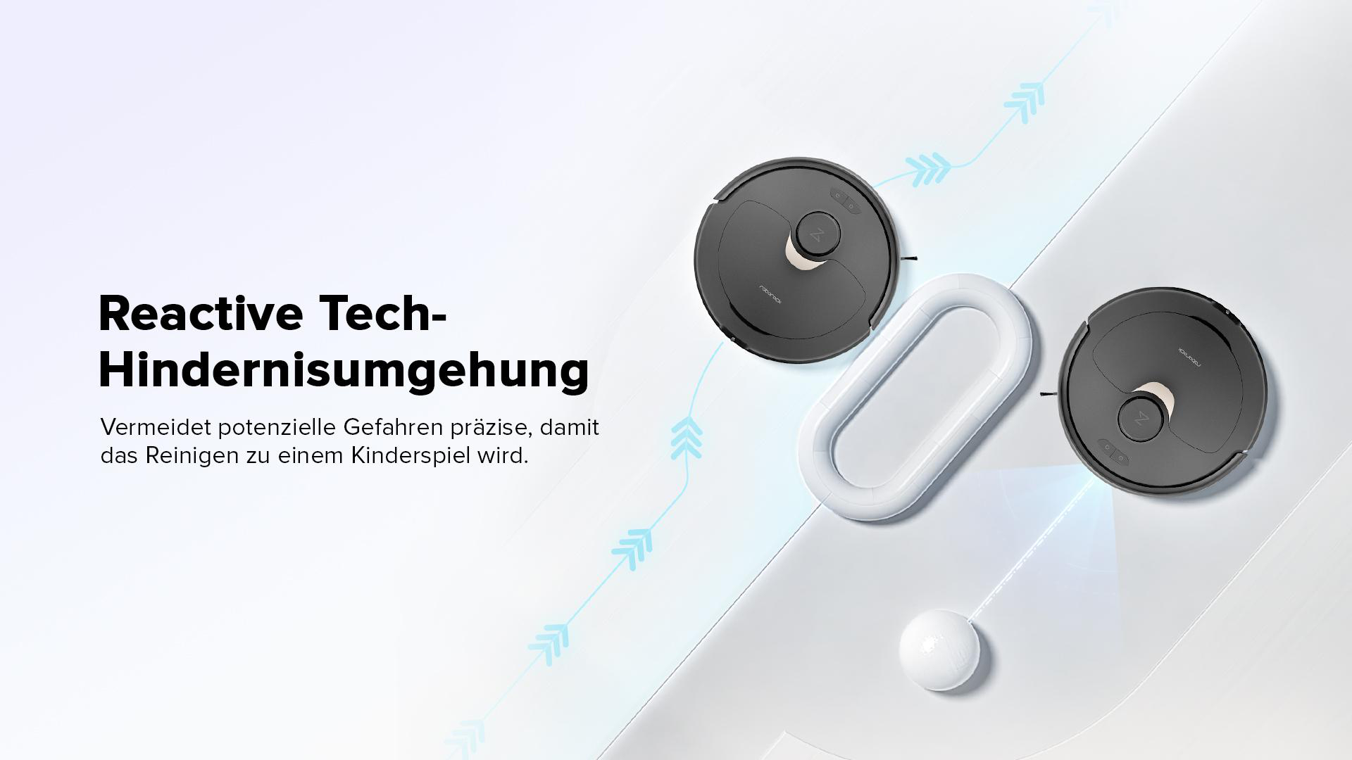 Zwei Roboter-Staubsauger und eine weiße Ladestation, auf weißem Hintergrund.