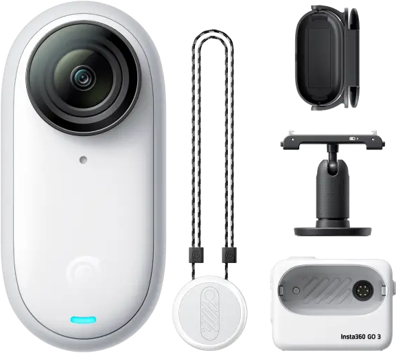Weiße Insta360 Go 3 Kamera mit Zubehör: Gurt, Halter, Ladegerät.