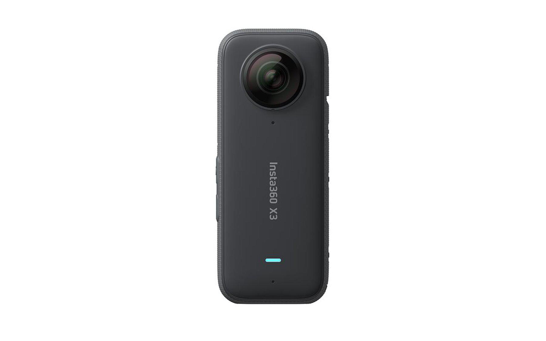 Eine schwarze Insta360 X3 Kamera. Sie hat eine zentrale Linse und mehrere Knöpfe.