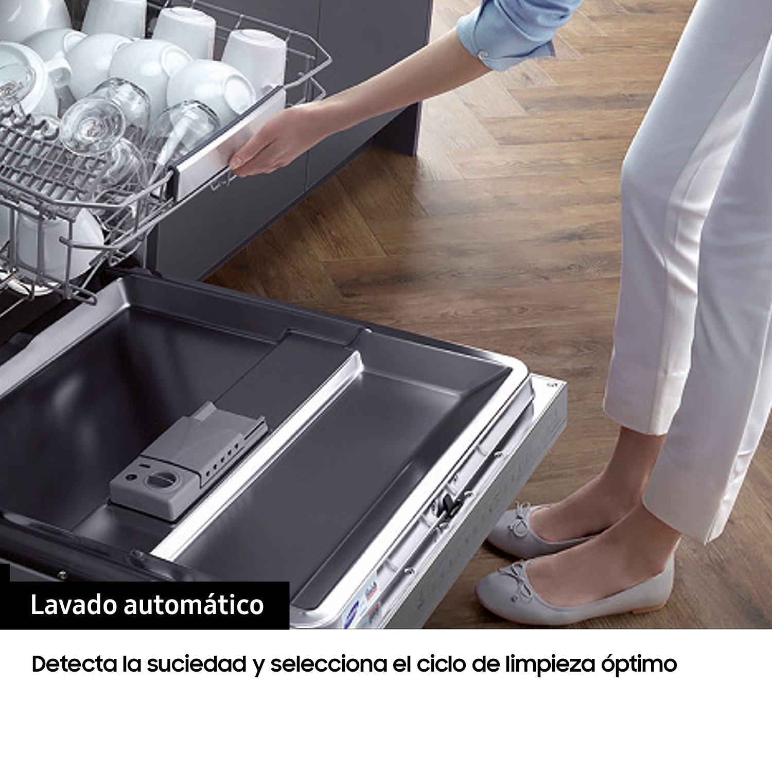 Una mujer cargando un lavavajillas; el texto dice 'Lavado automático'.