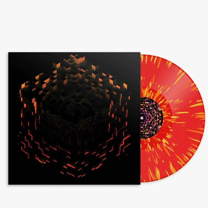 Vinyl Schallplatte mit rotem und gelbem Farbklecks-Design, mit schwarzem Albumcover mit 3D-Kubus-Design.