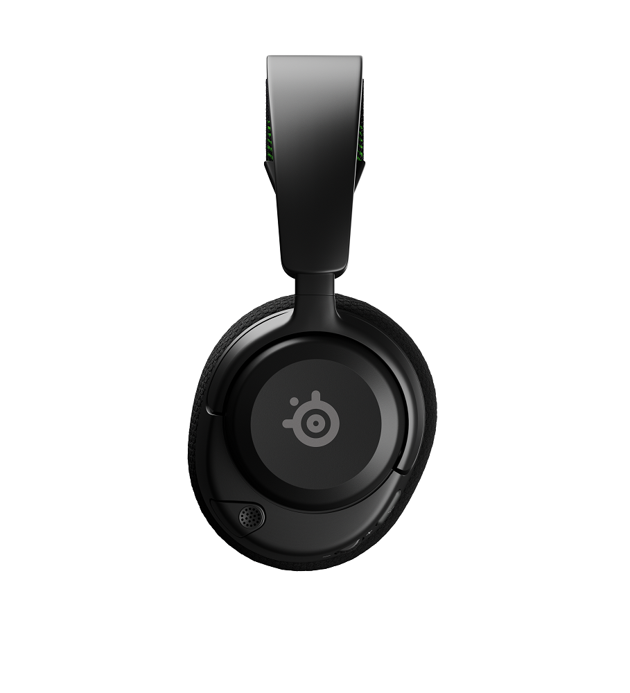 Mikrofonu ve kulaklıkları görülebilen siyah SteelSeries Arctis Nova 7 kablosuz kulaklıklar.