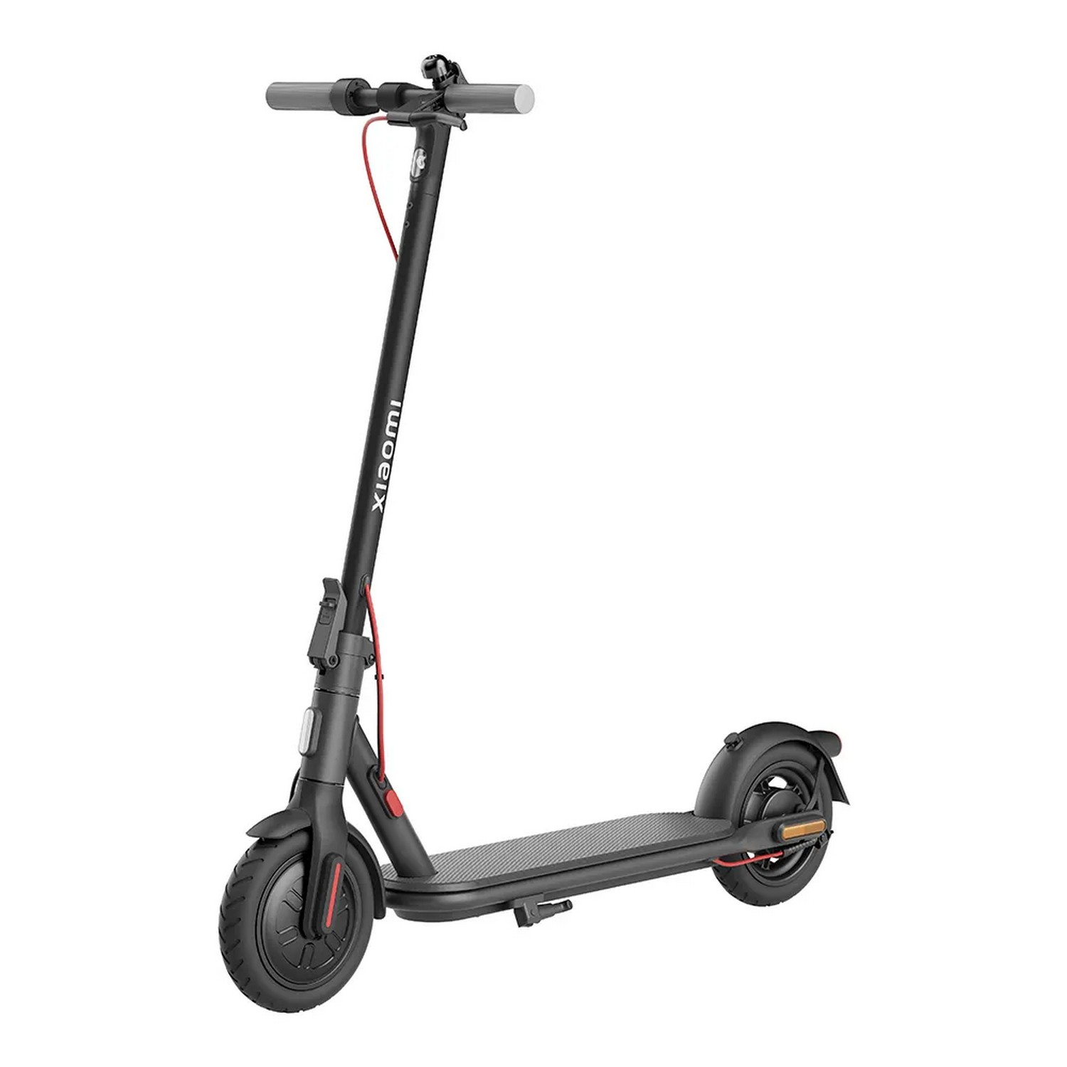 Trottinette électrique Xiaomi noire, vue en angle, montrant le guidon, la potence, le plateau et la roue arrière unique.