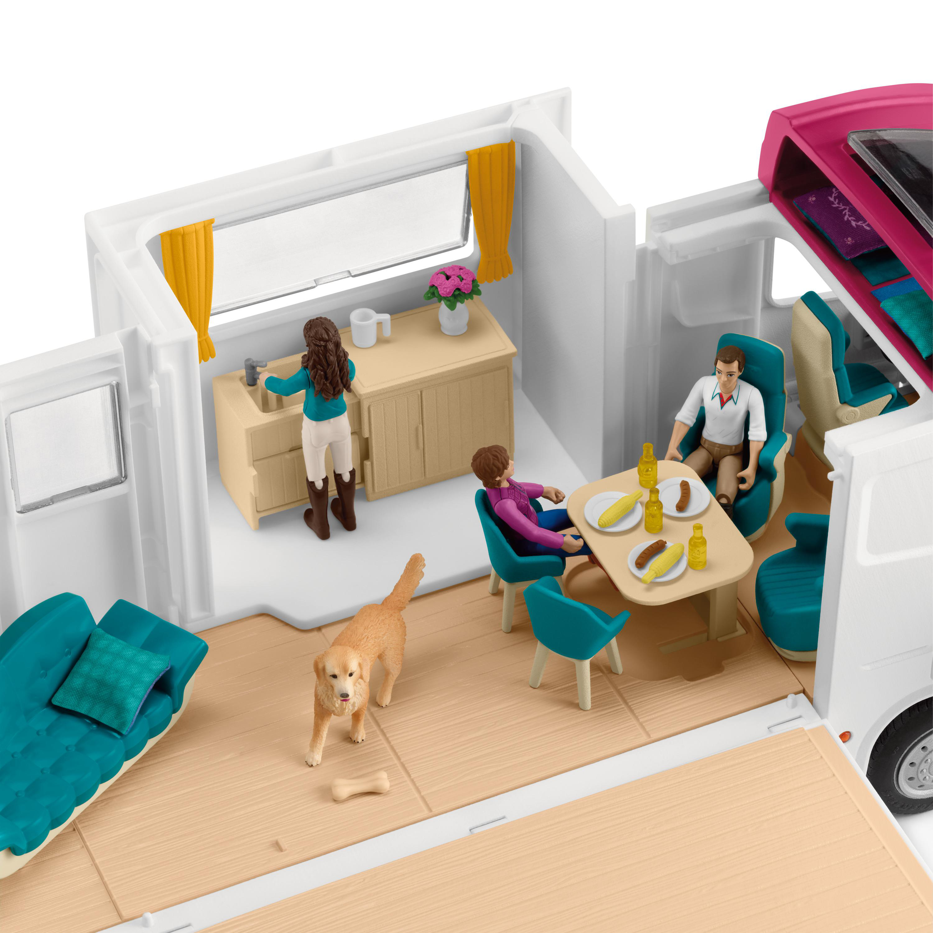 Ein Spielzeug-Wohnmobil-Innenraum mit Figuren: ein Hund, eine Frau, ein Mann und ein Mädchen.