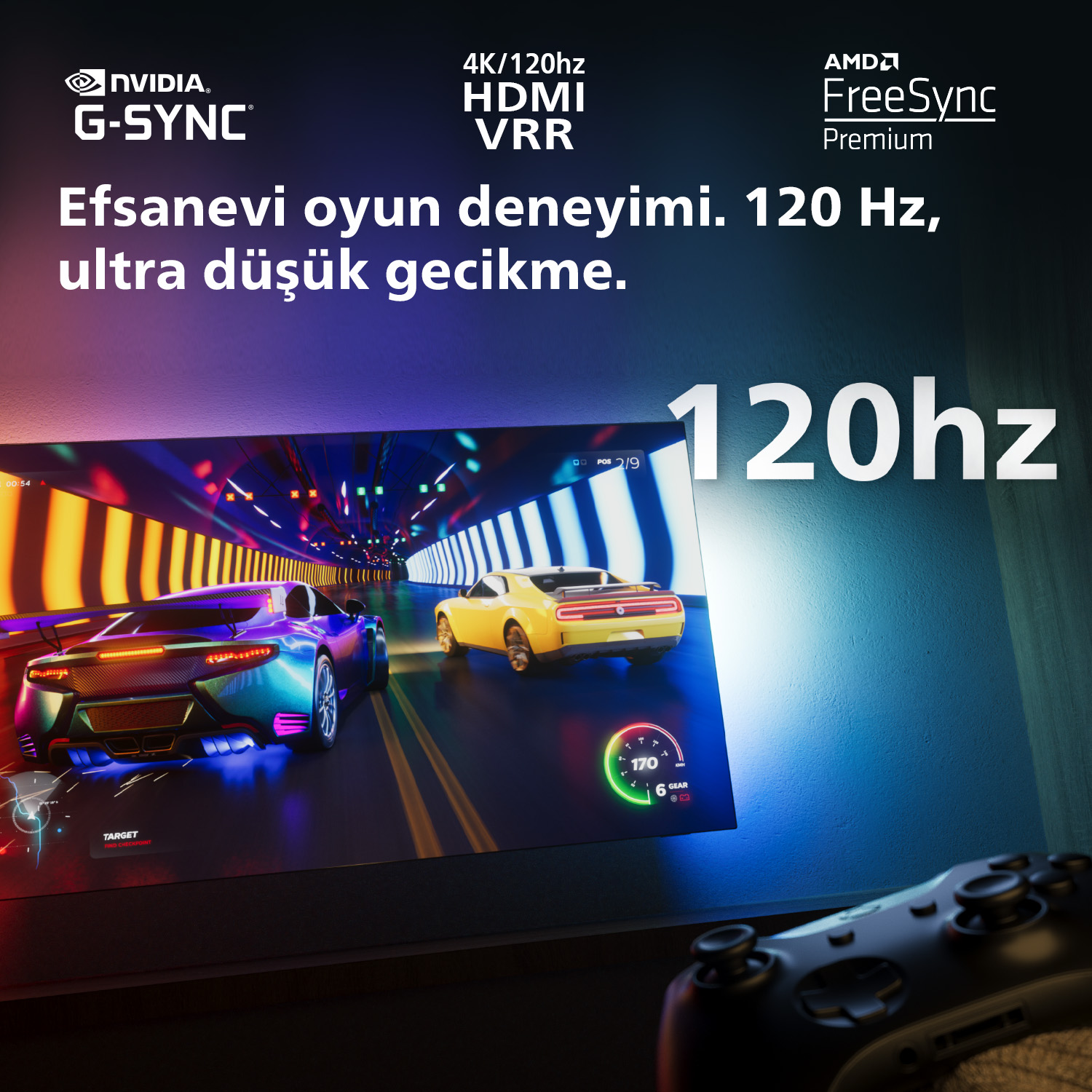 Yarış oyunu gösteren bir TV ekranı. Metin: NVIDIA G-SYNC, 4K/120hz HDMI VRR. Ön planda bir kontrolör var.