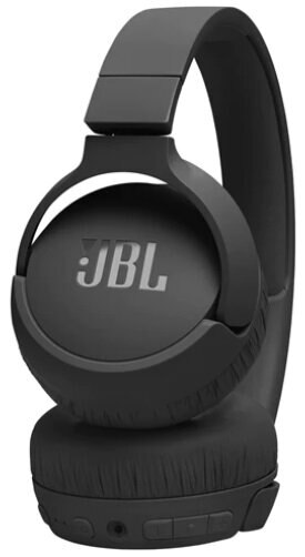 Cztery postacie z kreskówek unoszą się w powietrzu na tle niebieskiego nieba z geometrycznymi kształtami.