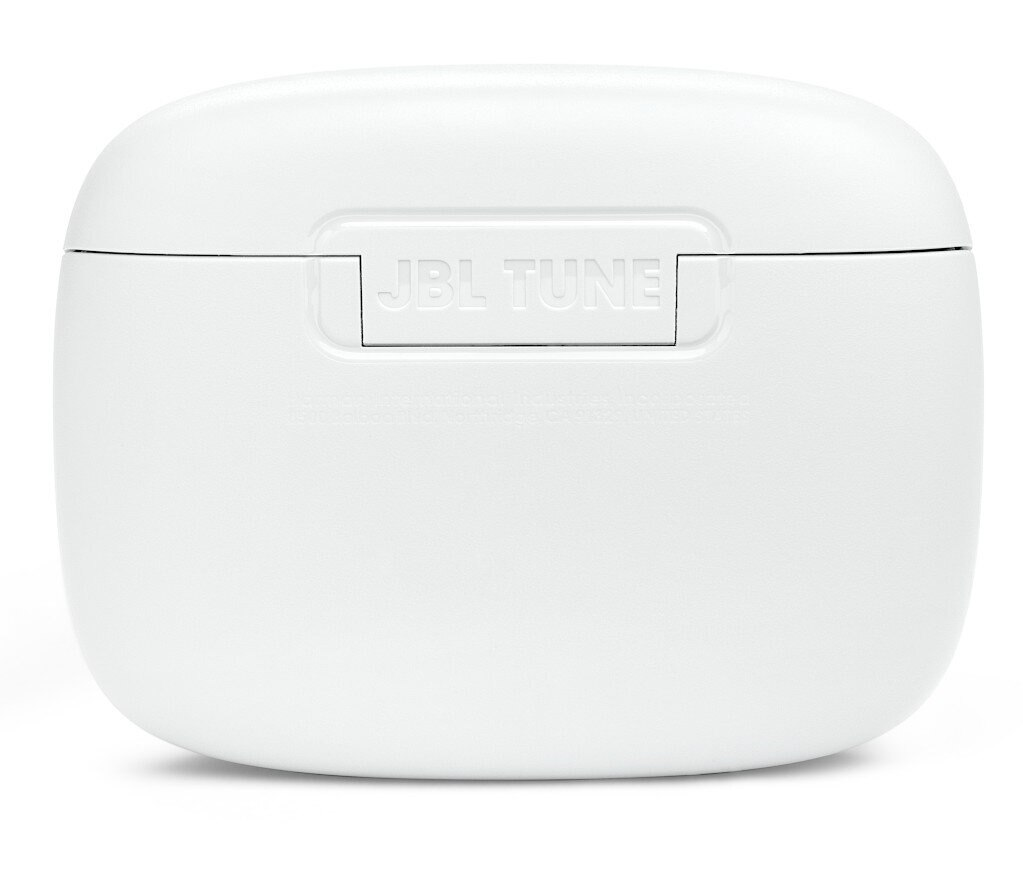 Białe etui ładujące do słuchawek JBL Tune. Logo JBL jest widoczne z przodu.