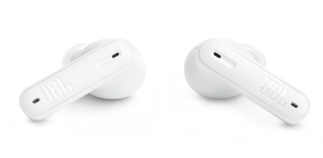 Białe bezprzewodowe słuchawki douszne z logo JBL, wyizolowane na białym tle.