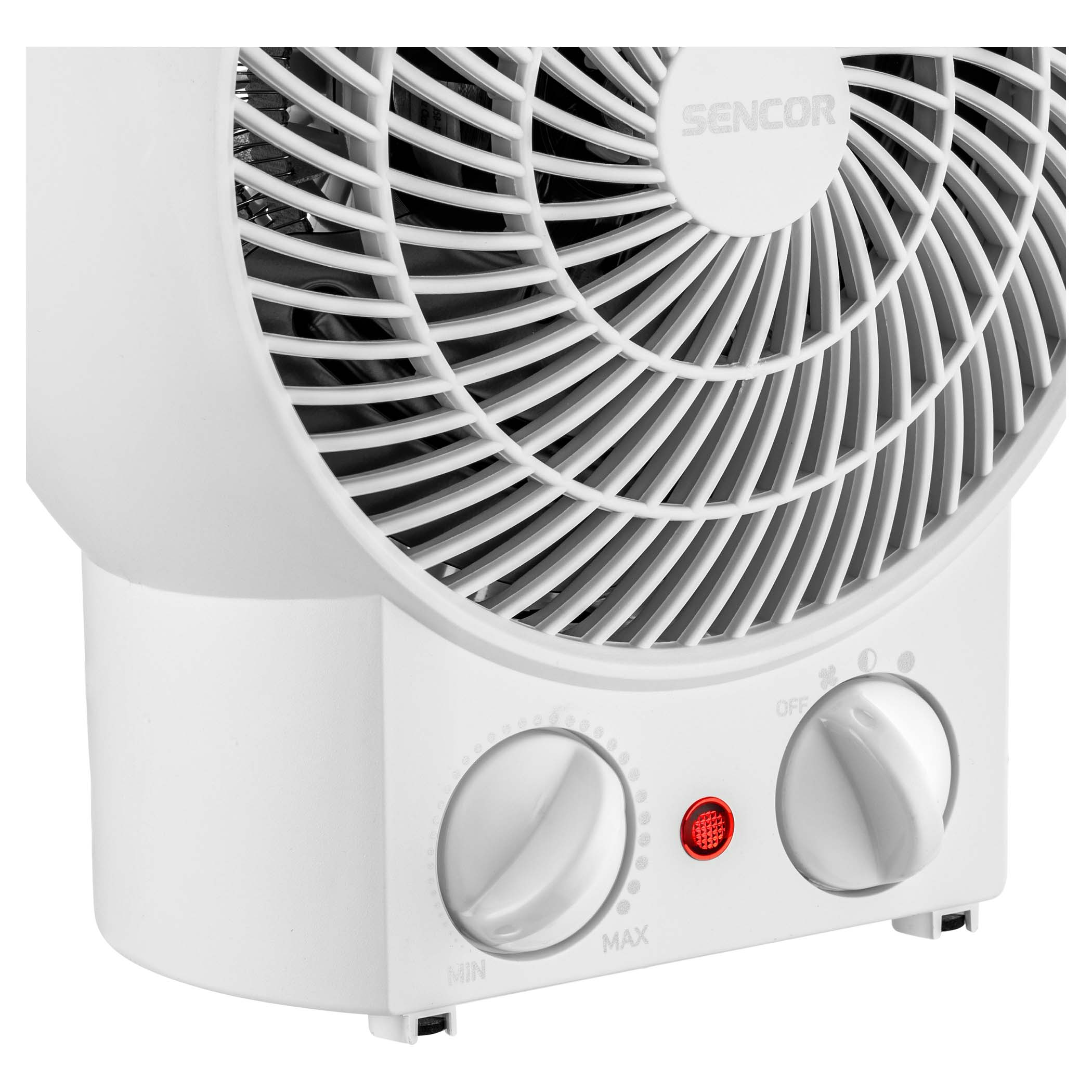 Közeli kép egy fehér Sencor ventilátorról, vezérlőgombokkal és piros fénnyel.