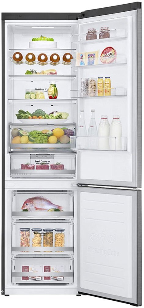 Otwarta lodówka z żywnością. Owoce, warzywa i zapakowane produkty widoczne w środku.