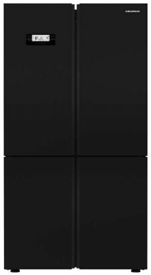 Czarna lodówka Grundig z czterema drzwiami i wyświetlaczem cyfrowym. Białe tło.