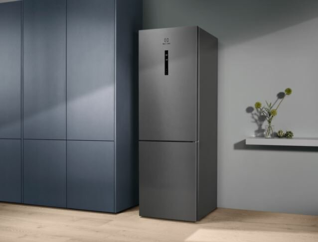 Lodówka ELECTROLUX LNC7ME32X2