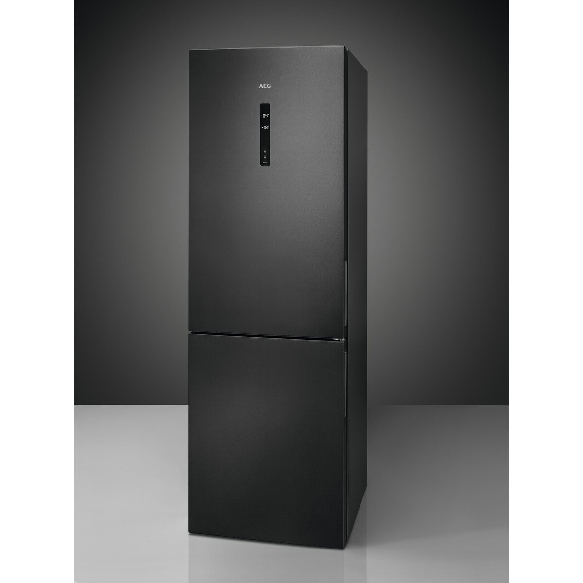 Lodówka AEG RCB732E5MB seria 700