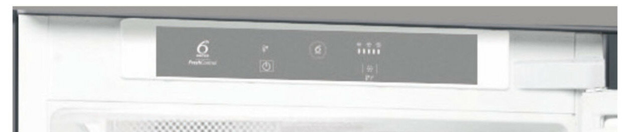 Zbliżenie panelu sterowania lodówki z przyciskami i wyświetlaczem cyfrowym.