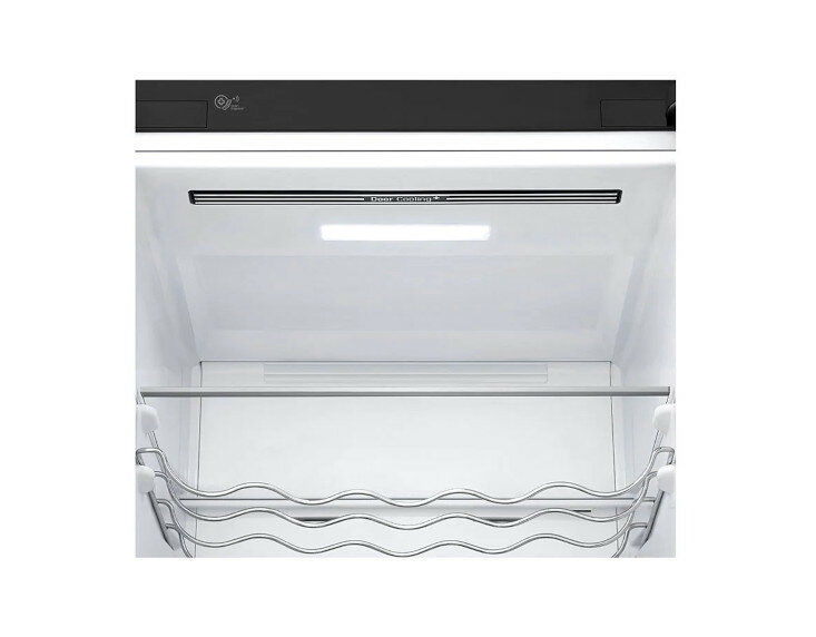 Wnętrze lodówki. Zawiera oświetlenie, półkę i stojak na wino.