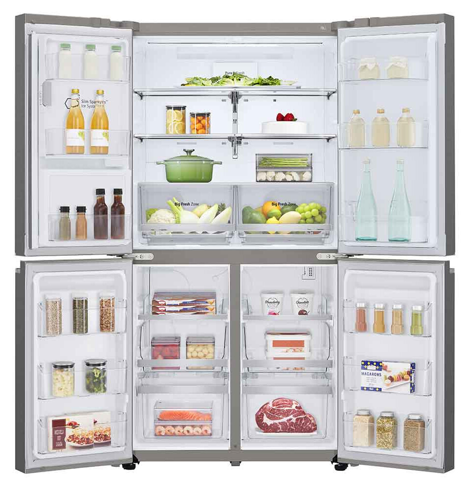 Lodówka z otwartymi drzwiami, pokazująca różne produkty spożywcze.