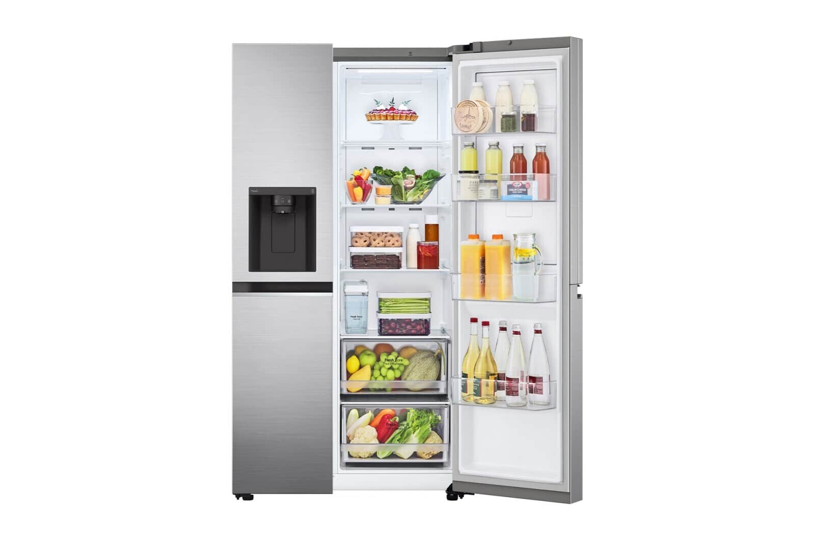 Srebrna lodówka LG z otwartymi drzwiami, pokazująca różne produkty spożywcze przechowywane w lodówce.