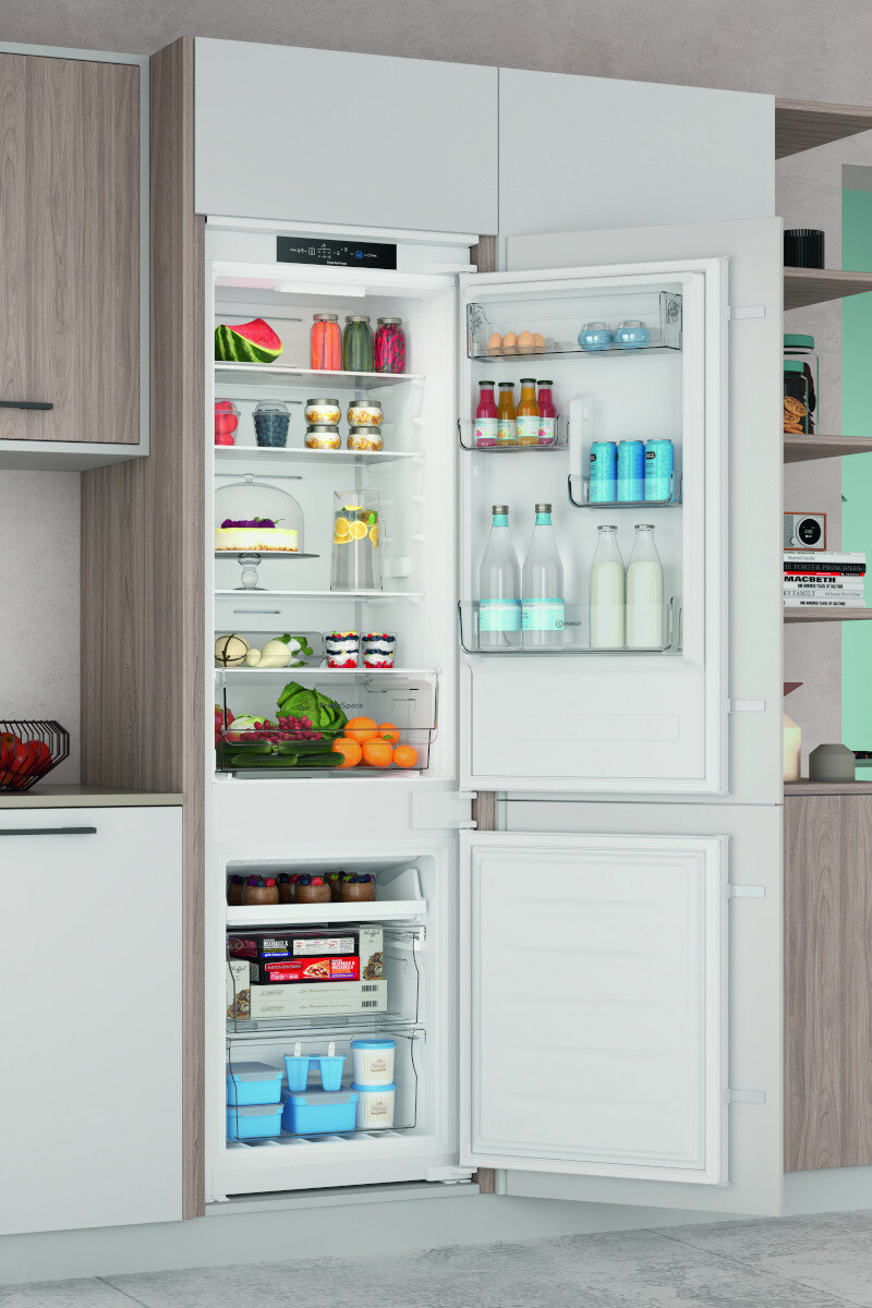 Lodówka INDESIT INC18 T311