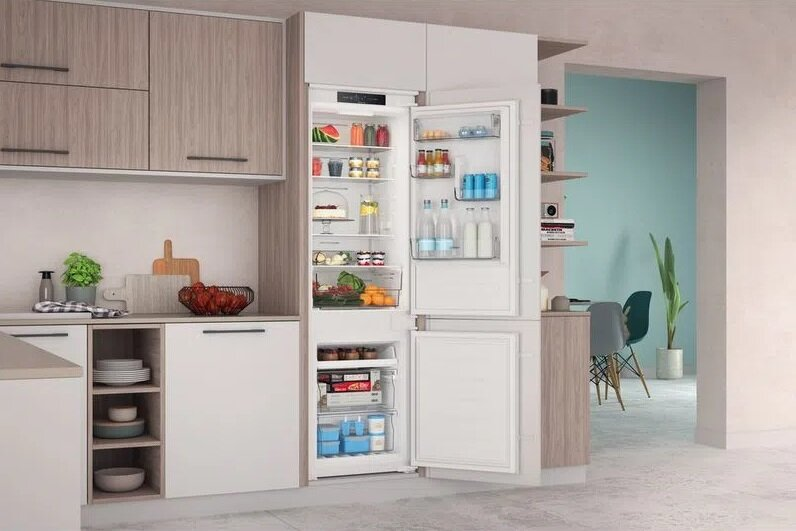 Lodówka INDESIT INC18 T311