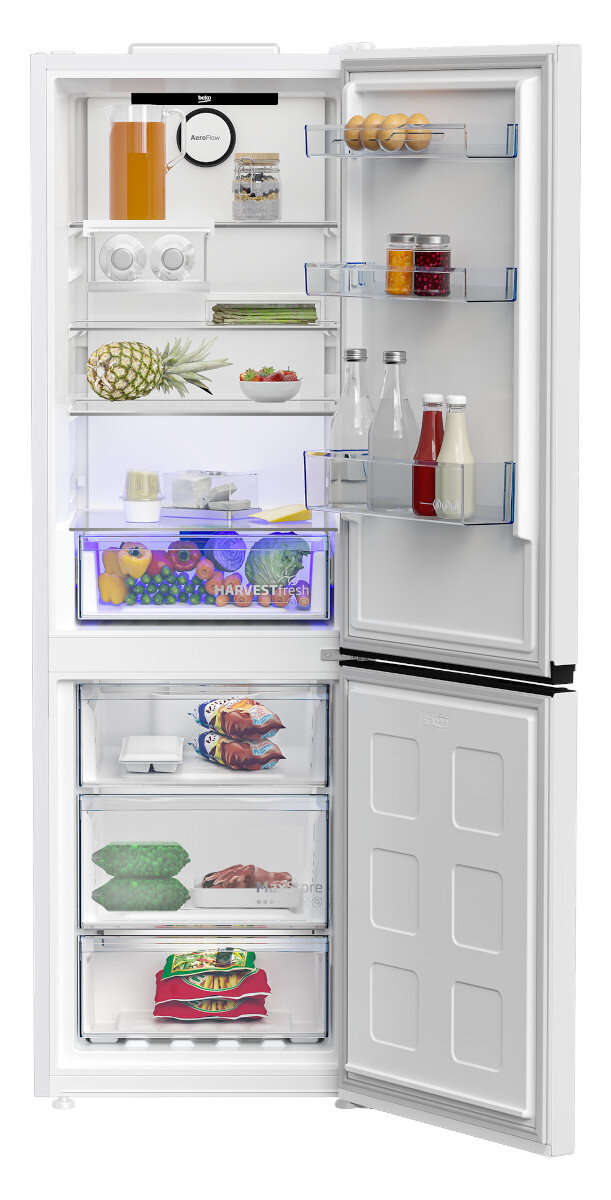 Otwarta biała lodówka Beko, wypełniona jedzeniem.