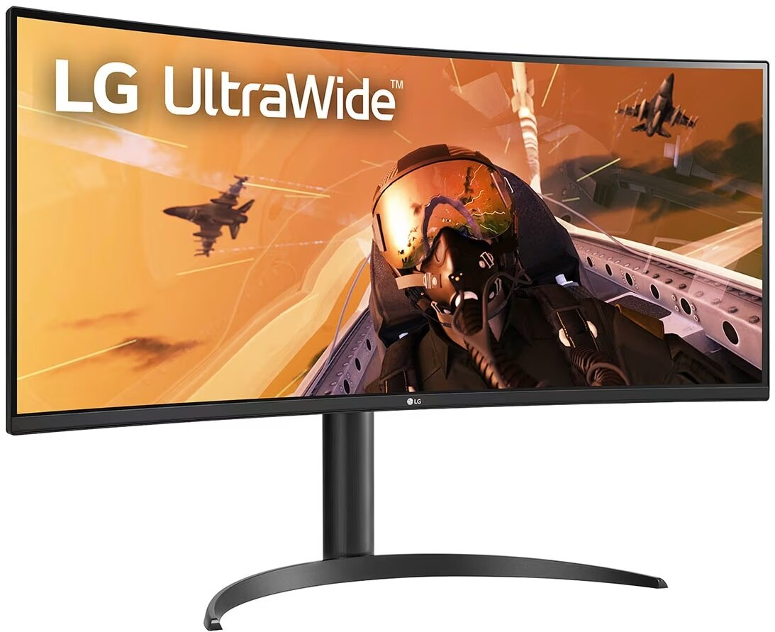 Zakrzywiony monitor LG UltraWide wyświetlający scenę symulatora lotu z samolotami w grze.
