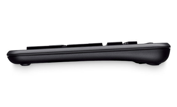 Czarna klawiatura komputera, widok z boku, pokazujący jej niskoprofilową konstrukcję i klawisze.