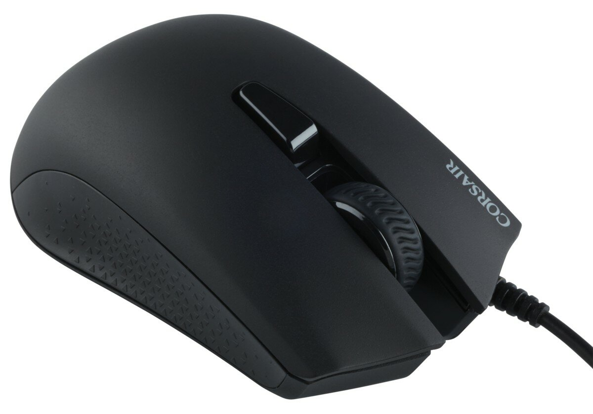 Czarna mysz Corsair. Ma kółko przewijania, dwa boczne przyciski i teksturowany uchwyt po lewej stronie.