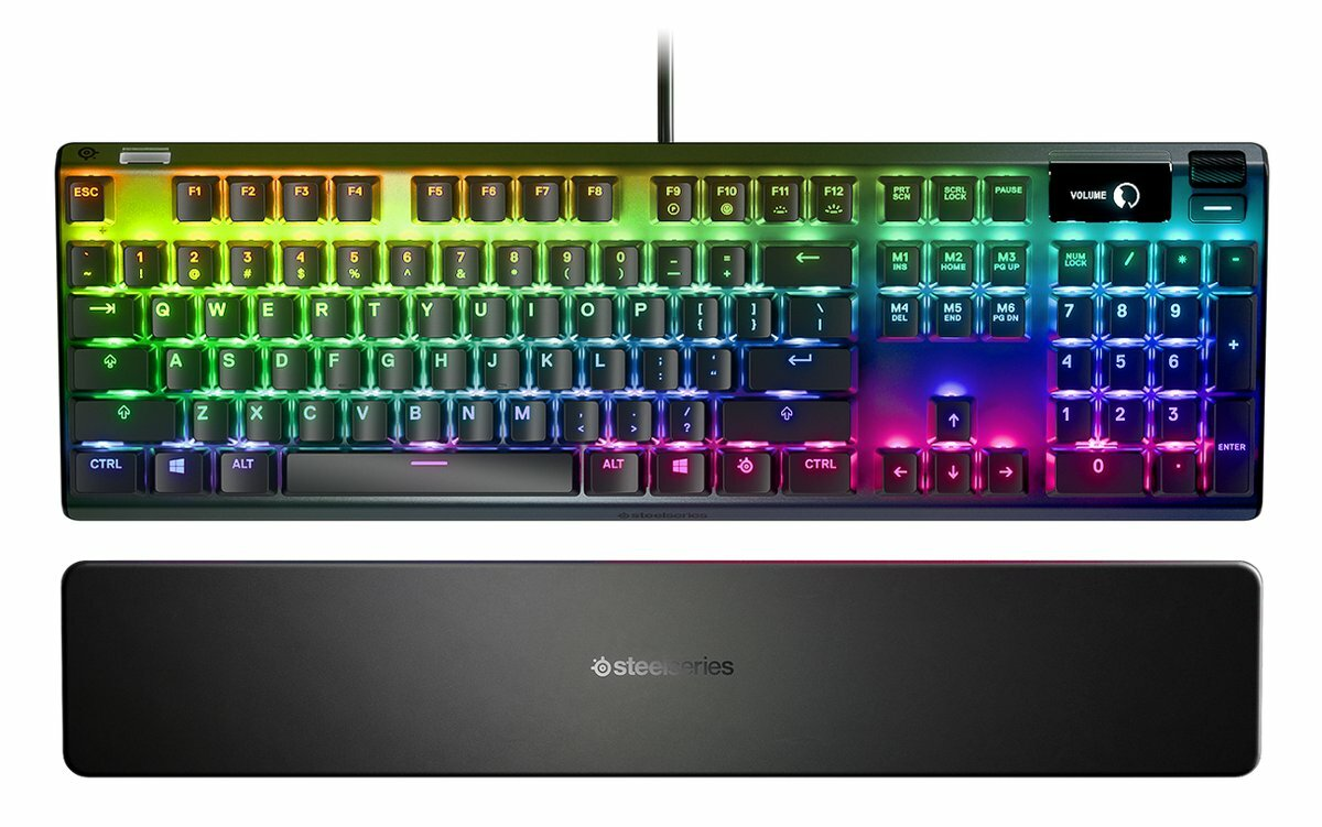 Podświetlana klawiatura RGB z podpórką pod nadgarstki na białym tle.