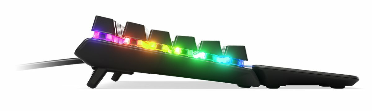 Widok z boku czarnej klawiatury dla graczy z kolorowymi podświetlanymi klawiszami na białym tle.