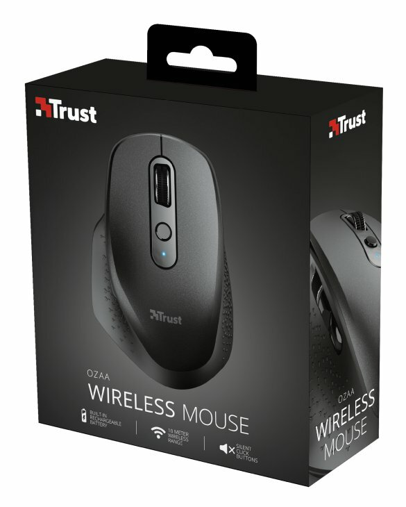 Czarna mysz bezprzewodowa w czarnym pudełku. Mysz ma przycisk i kółko przewijania. Pudełko ma logo Trust.
