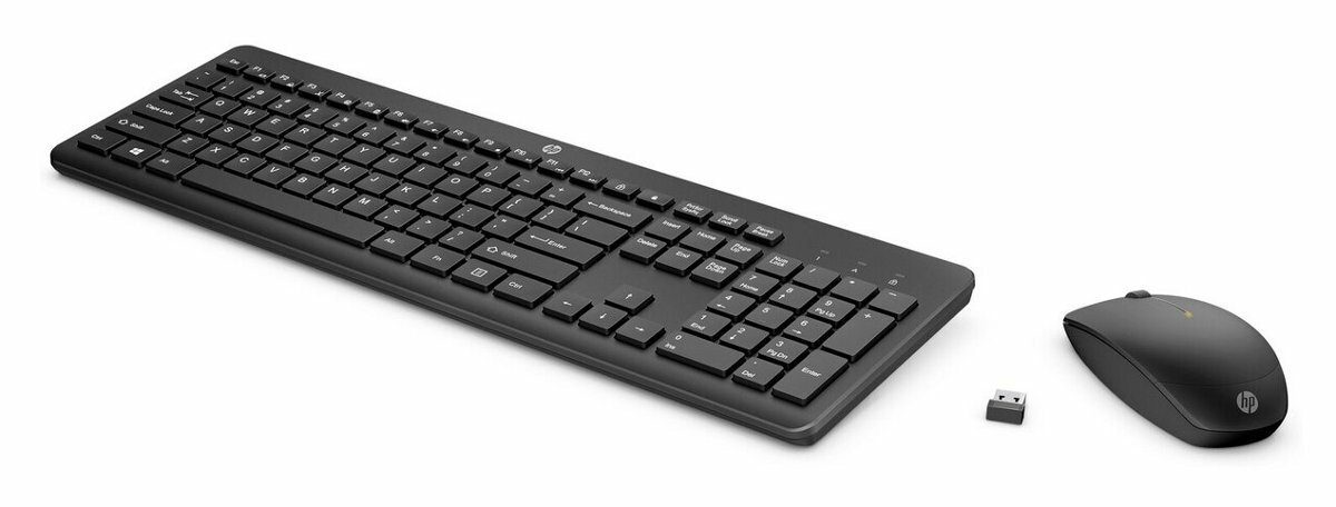 Czarny zestaw klawiatury i myszy HP z odbiornikiem USB na białym tle.