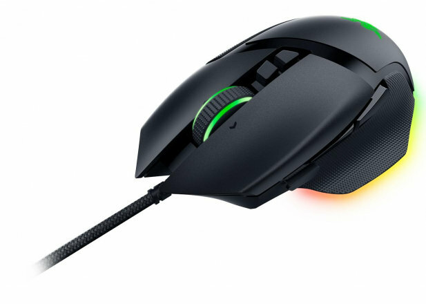 Czarna mysz do gier z kółkiem przewijania, bocznymi przyciskami i plecionym kablem. Kółko świeci na zielono.