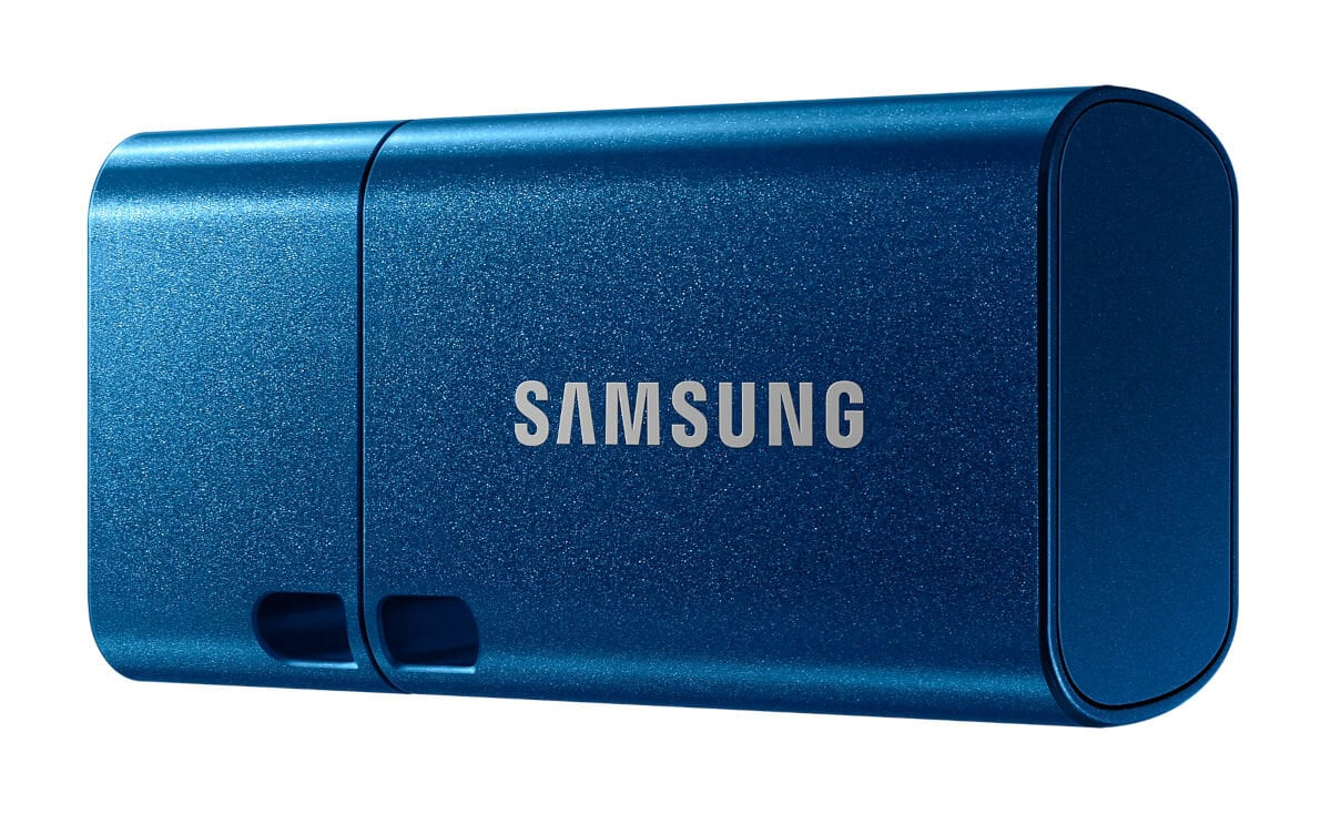 Niebieski pendrive USB Type-C Samsung. Logo Samsung na przodzie.