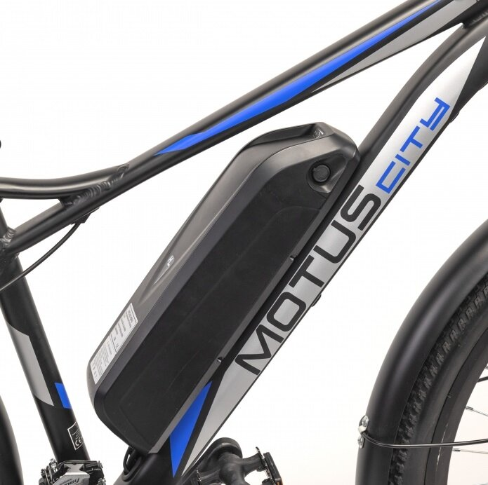 Czarny i srebrny rower elektryczny z akumulatorem.