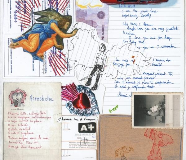 Collage mit handschriftlichen Notizen, Zeichnungen, Briefmarken und einem Spielzeugauto.