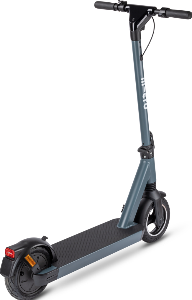 Scooter elettrico grigio su sfondo bianco. Ha pedana e ruote nere, e il marchio è visibile.