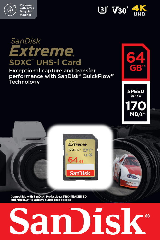 Karta SD SanDisk Extreme z 64 GB. Samochód wyścigowy i aparat w tle. Czerwony i czarny design.