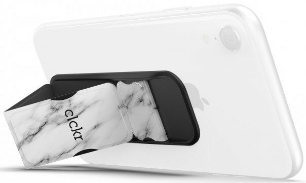 Smartfon z marmurowym uchwytem na karty, służącym jako stojak.
