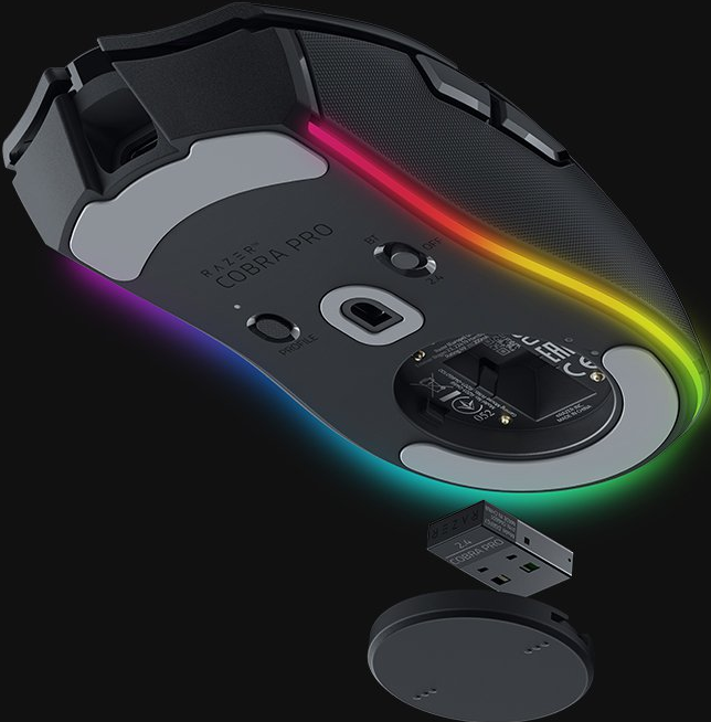 Schwarze Gaming-Maus mit RGB-Beleuchtung und USB-Empfänger.