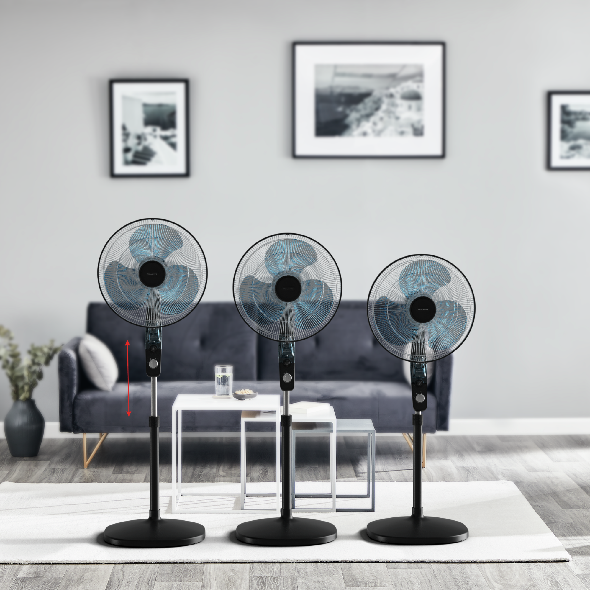 Tres ventiladores negros sobre soportes, con una flecha roja que indica ajuste de altura.