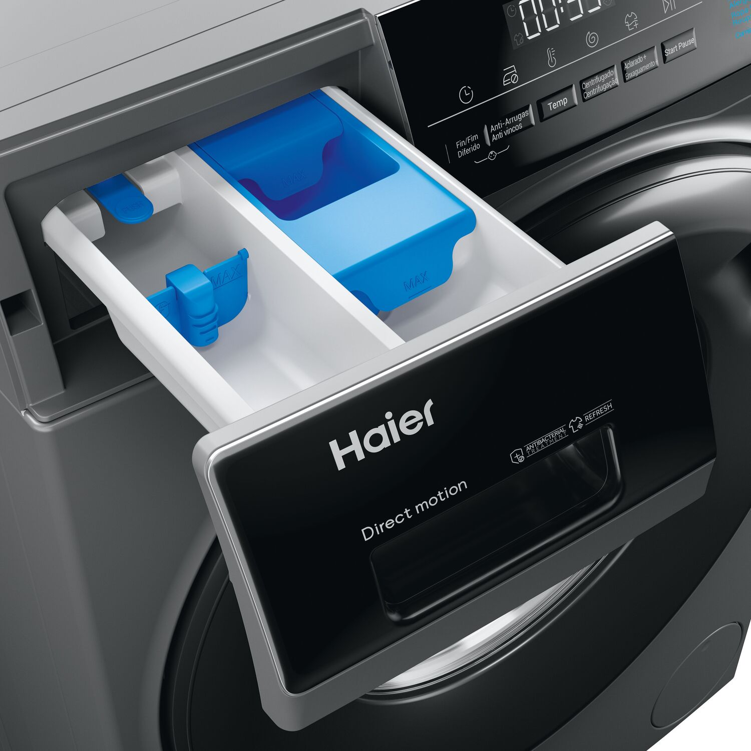 Lavadora con cajón de detergente abierto, compartimento azul visible. Logo Haier.