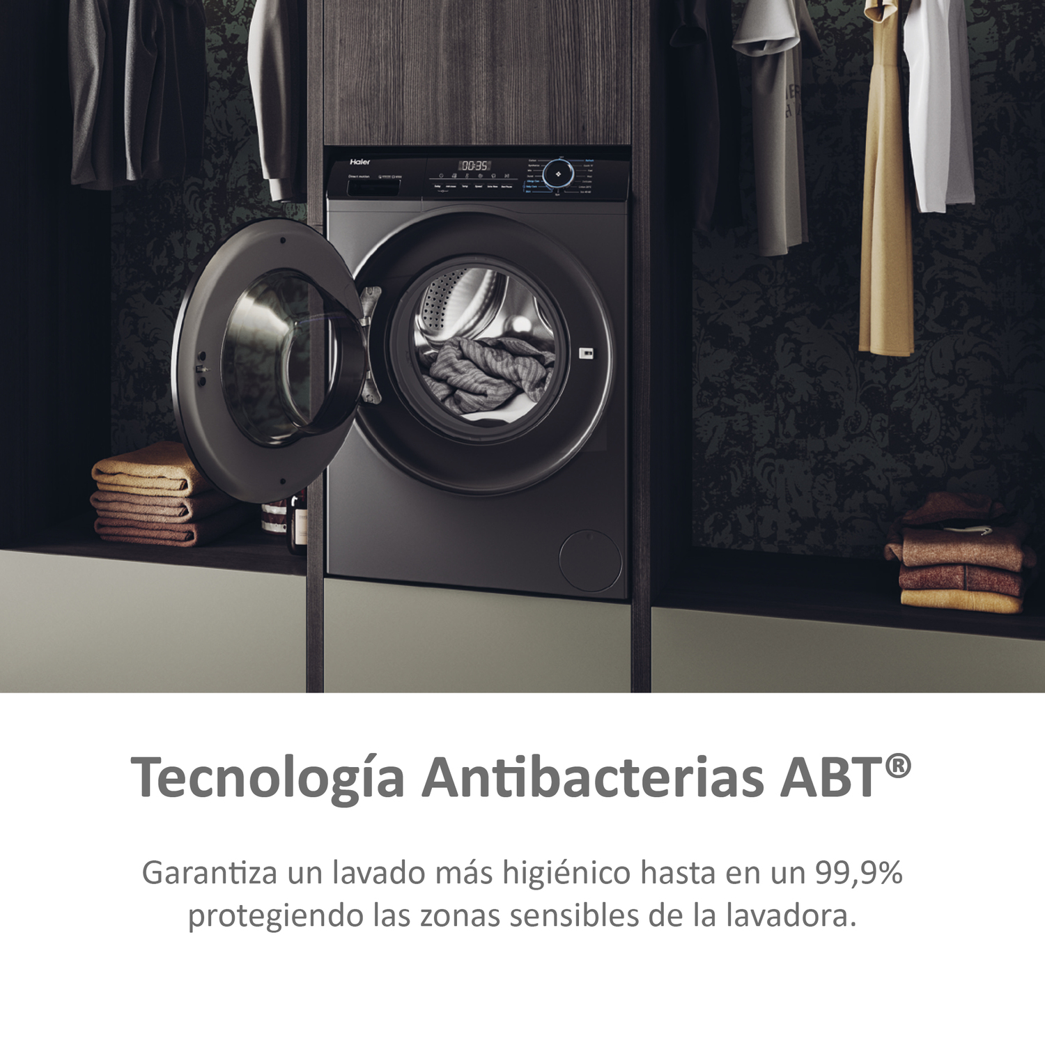 Lavadora negra con puerta abierta, ropa dentro. Texto: lavado higiénico.